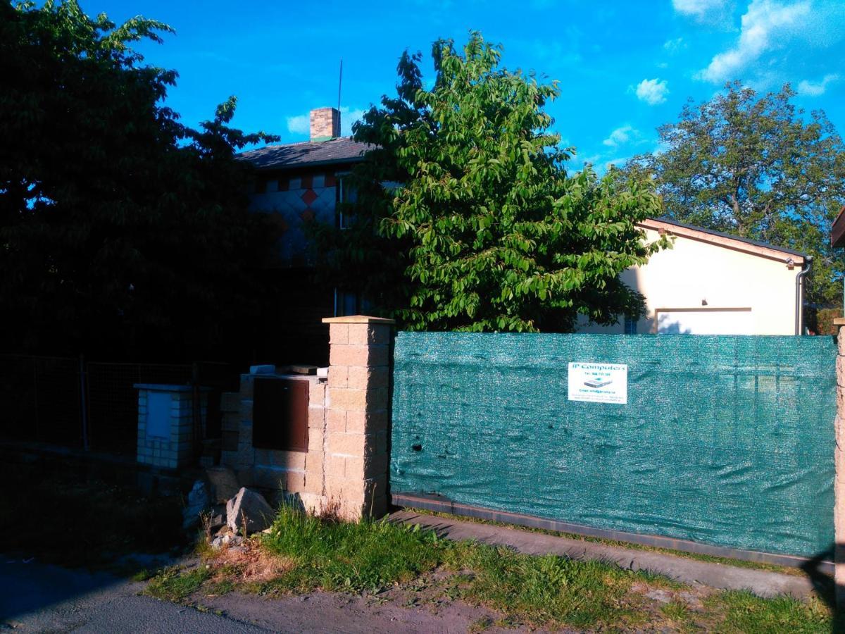 Old Summer House With Renovated Bathroom Prague Exterior photo